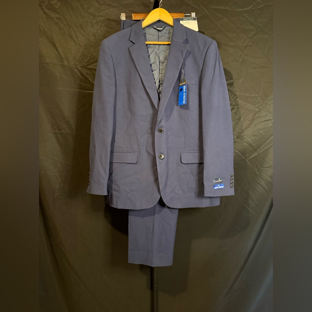 Nautica Men's 2‎ piece Navy Classic Blue Suit, jacket 44R, pants 46R/W41